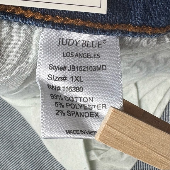 Judy Blue 2-Button Dad Shorts Size XL Distressed Medium Wash Stretch 152103 - Picture 7 of 12